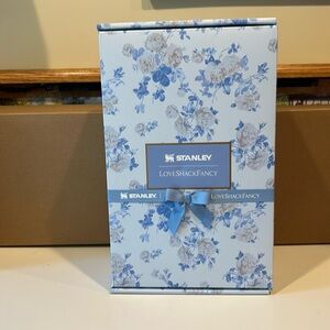 Love shack fancy x Stanley collar!In the color everblooming rosettes!40 oz size.